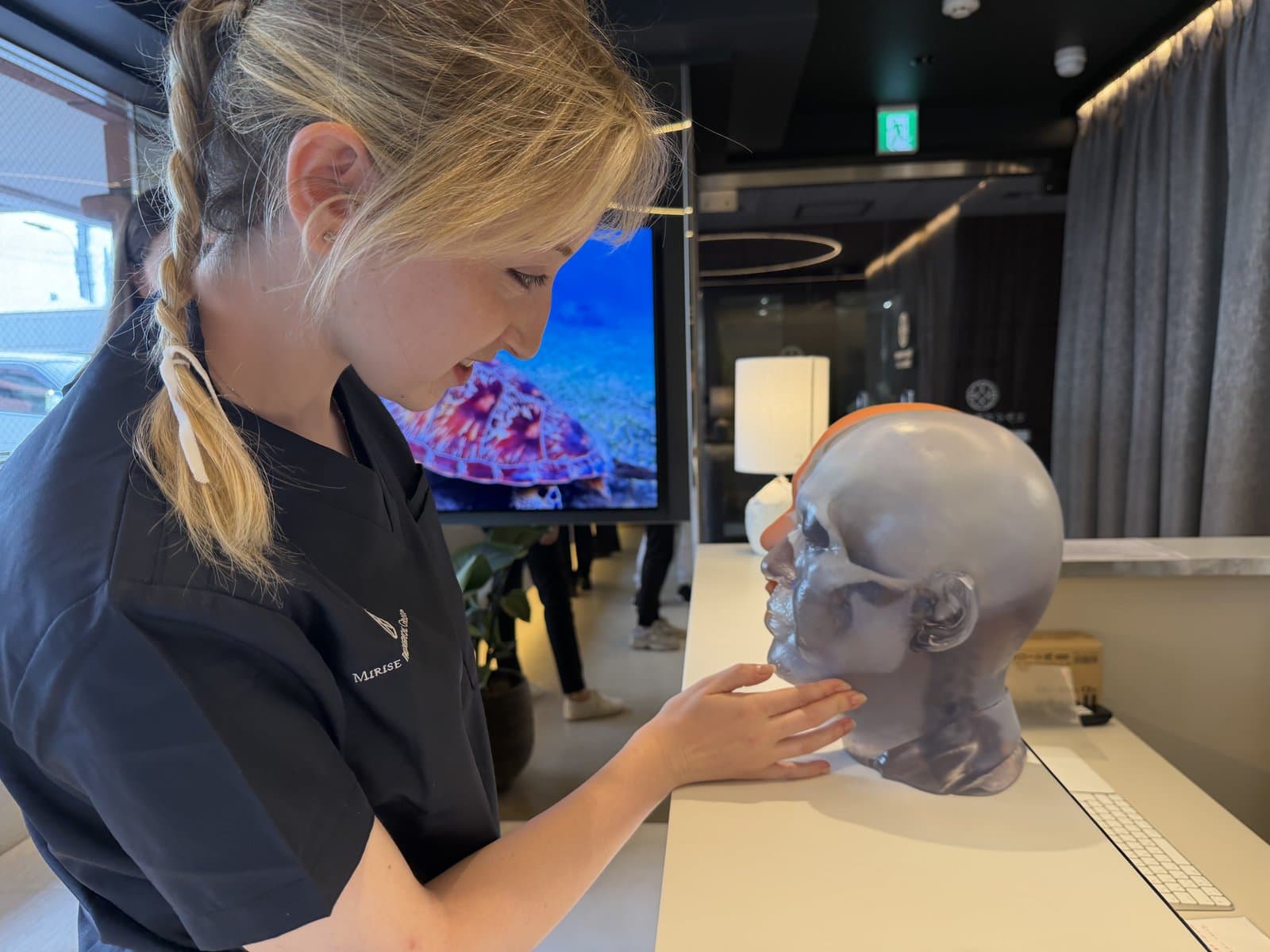 Hands on the 3D clone model
