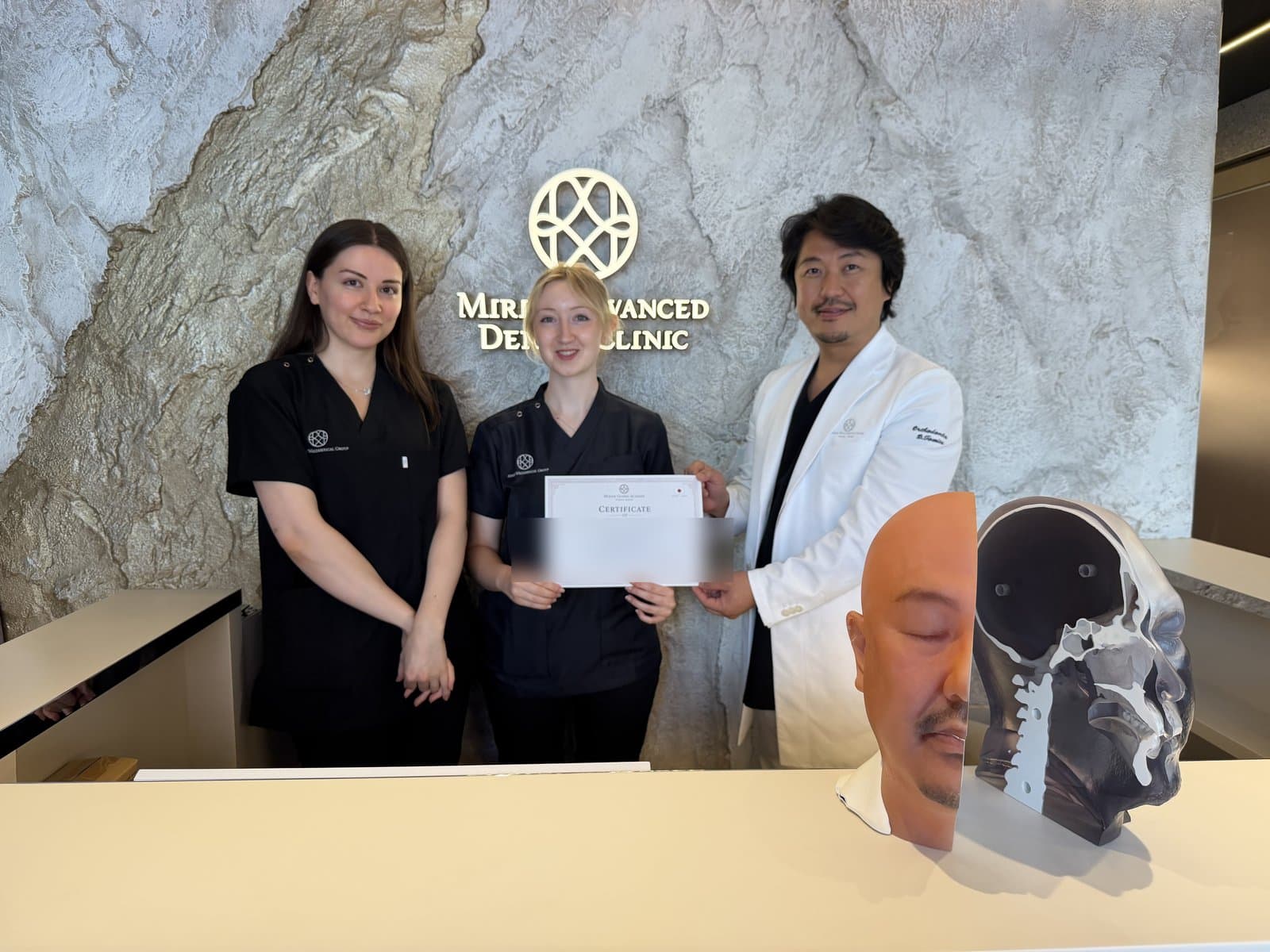 Presenting the certificate to a dental student from Türkiye